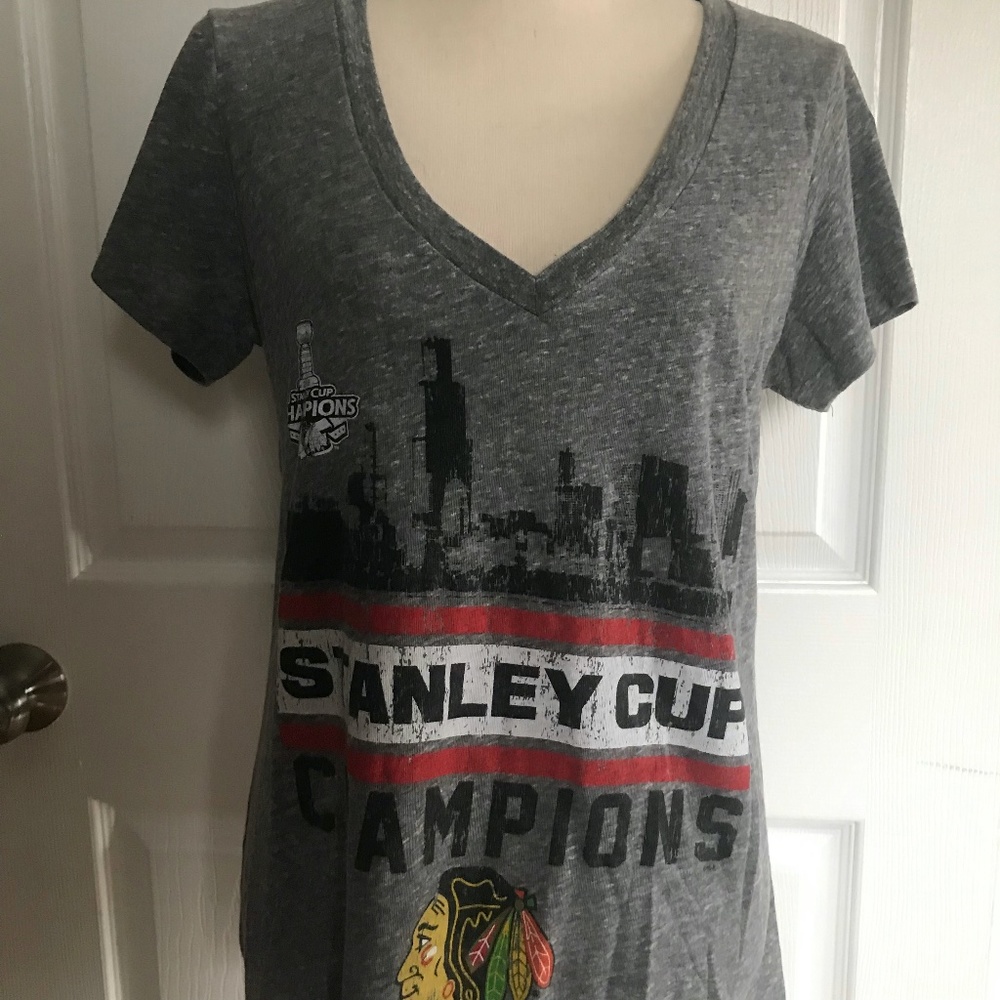 Chicago Blackhawks 2015 Stanley Cup Champions V-Neck T-shirt Size XL